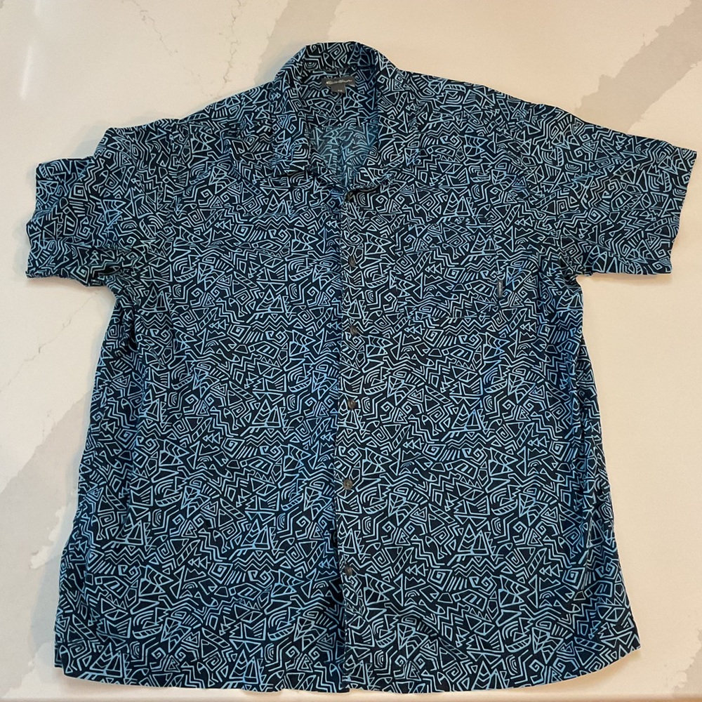 Men’s Eddie Bauer Baja camp shirt. Dark/light blue print. Size XL Tall.